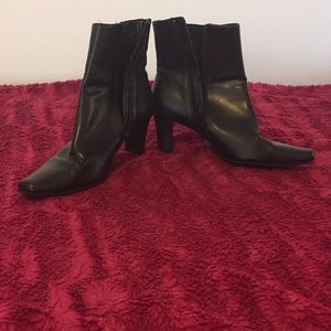 **FINAL PRICE* LIZ CLAIBORNE “Lynn” Boots.  Sz 8.